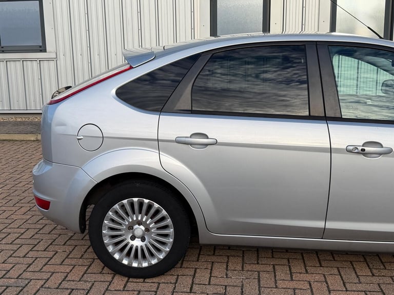 2010 Ford Focus 1.6 Titanium 5dr Auto HATCHBACK PETROL Automatic