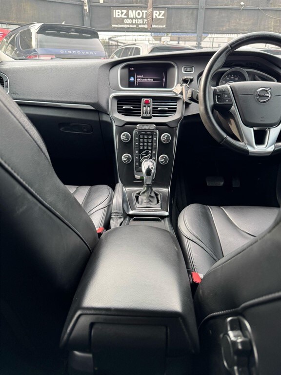 2018 Volvo V40 2.0 D2 Momentum Nav Plus Auto Euro 6 (s/s) 5dr Hatchback Diesel Automatic