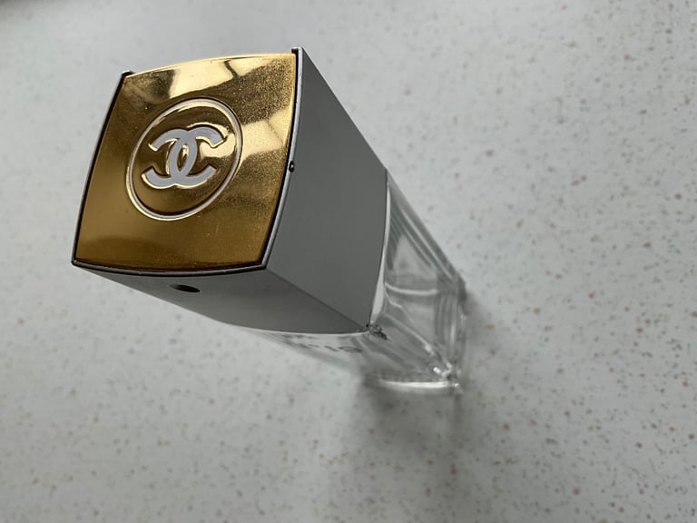 Chanel No.19 Empty Eau de Toilette Perfume Bottle, 100ml, Spray type, Gold top Chanel logo