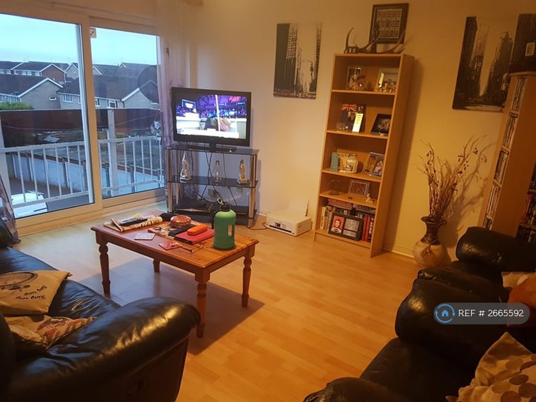 2 bedroom flat in Cedar House, Ipswich, IP2 (2 bed) (#2665592)