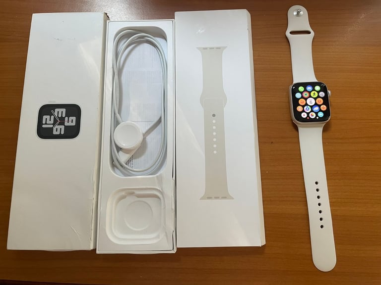 image for Apple watch SE (2nd gen) big size 44mm Battery health 100% Apple warranty December 2025