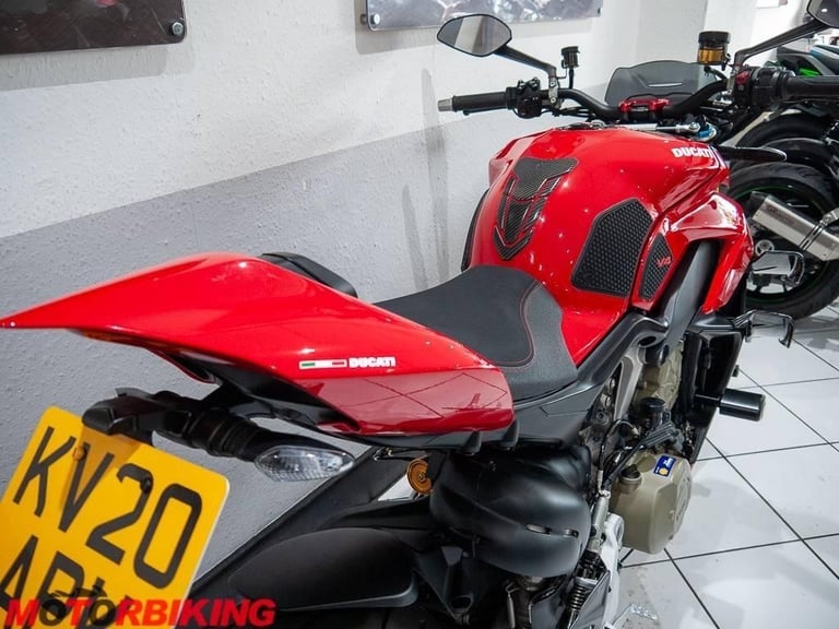 2020 (70) Ducati Streetfighter V4S - Beautiful bike with extras & Ducati history