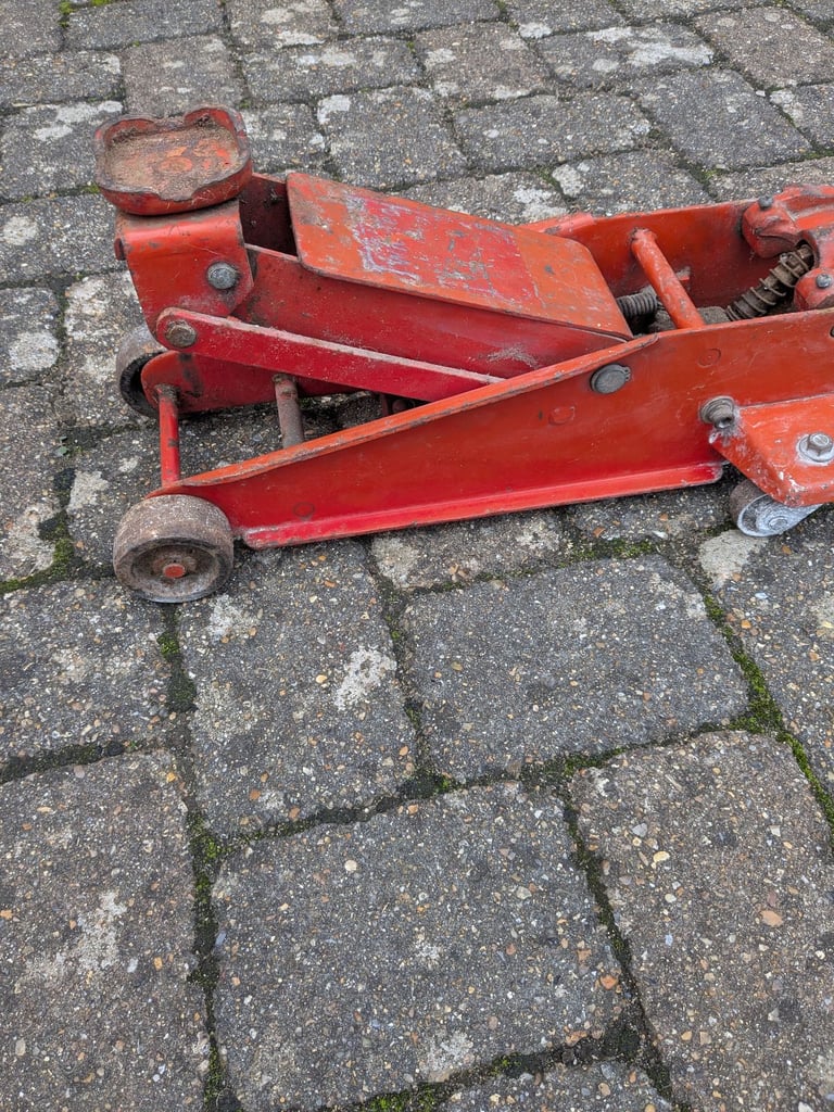 Small trolley hydraulic car jack