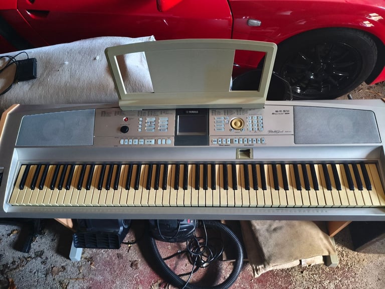 Yamaha Portable Grand Electric Piano DGX-505 Silver with stand