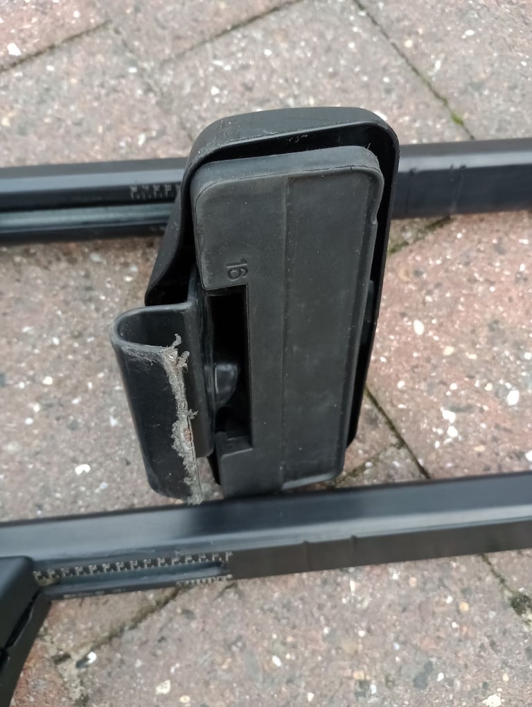 Roof Bars, Thule, 2 Keys, Model Unknown 