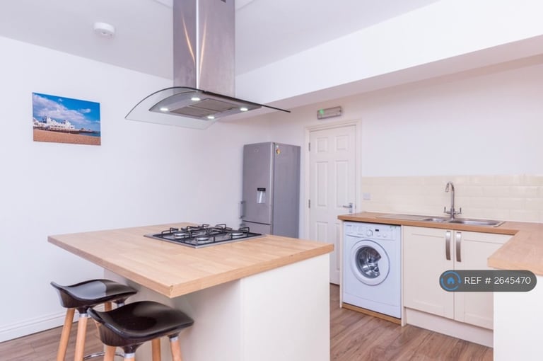 5 bedroom house in Grenville Road, Southsea, PO4 (5 bed) (#2645470)