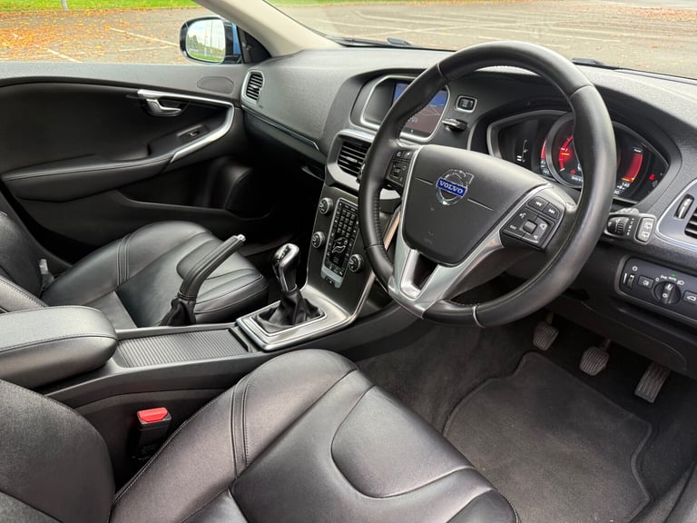 2014 Volvo V40 D3 SE Lux Nav 5dr HATCHBACK Diesel Manual