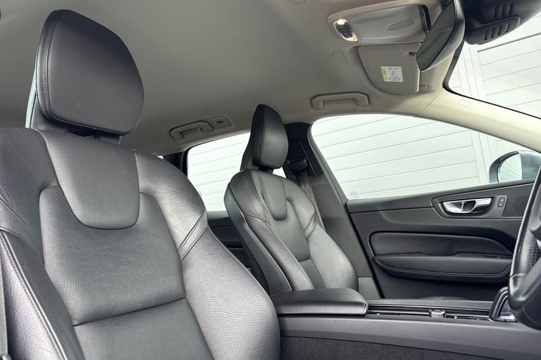 2019 Volvo XC60 2.0 B4 MHEV Momentum Auto AWD Euro 6 (s/s) 5dr SUV DIESEL Automatic