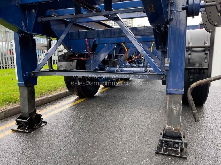 DENNISON SLIDING SKELETAL TRAILER