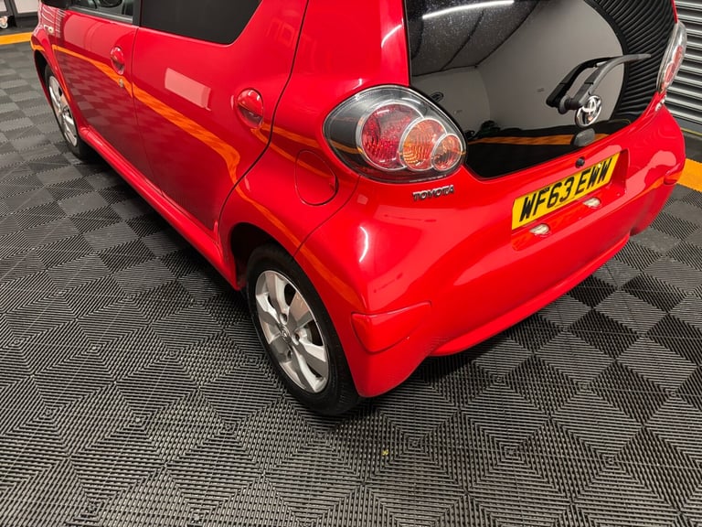 2013 Toyota AYGO 1.0 VVT-i Move with Style 5dr HATCHBACK Petrol Manual