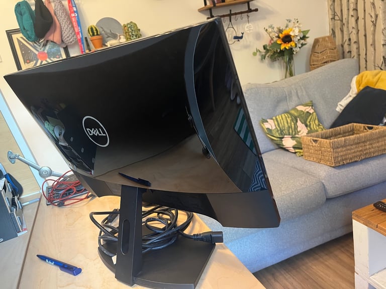 Dell 22inch computer monitor - £40 ONO - local delivery available 