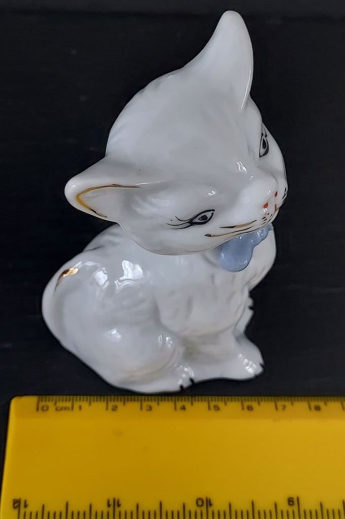 Ceramic Cat Ornament 11 cm Tall