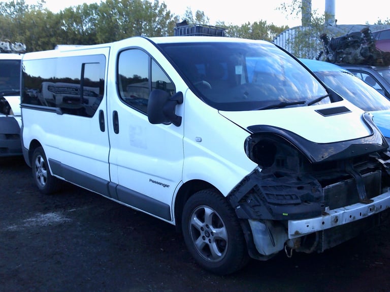 breaking for spares renault trafic minibus 2012 2.0 dci