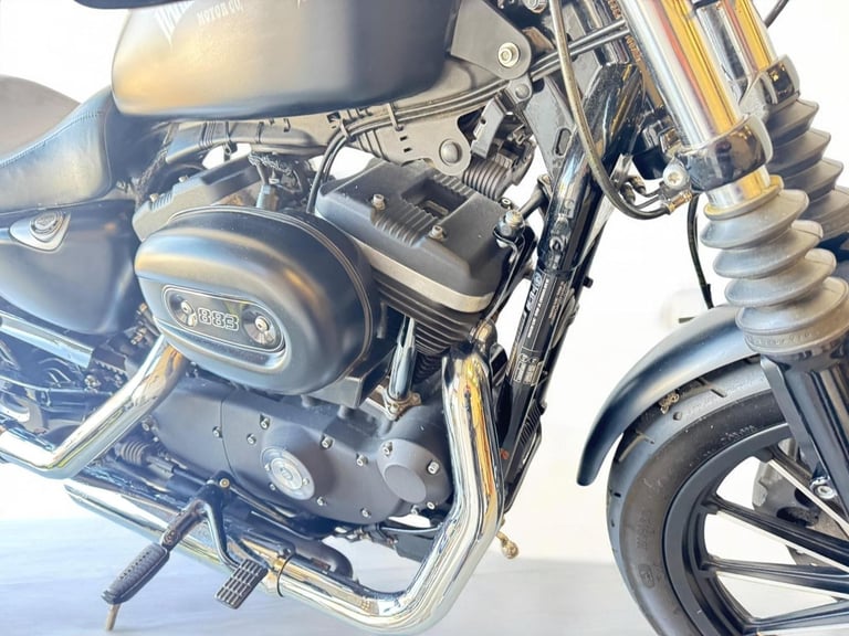2015 Harley-Davidson Sportster 883 XL883N Iron 883