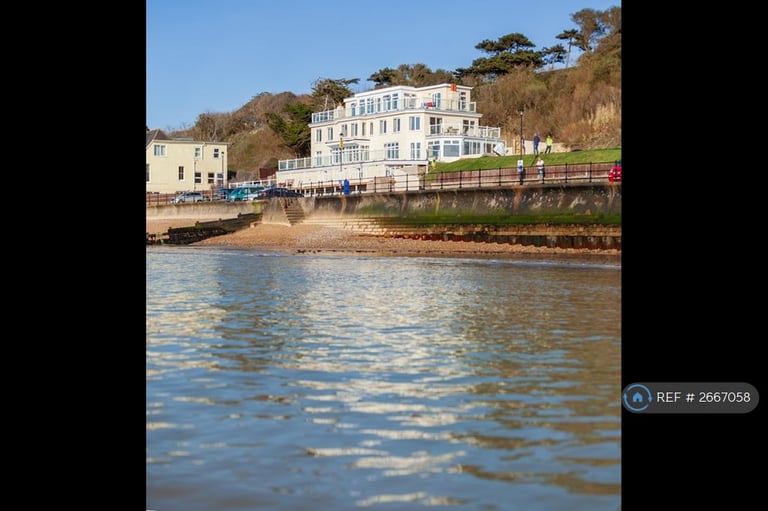 3 bedroom flat in Pilots Point, Totland Bay, PO39 (3 bed) (#2667058)