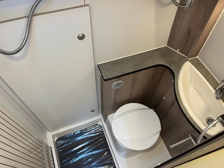 Wildax Solaris XL Campervan | 6801miles | 4-berth/4-belt | Bathroom & shower | 