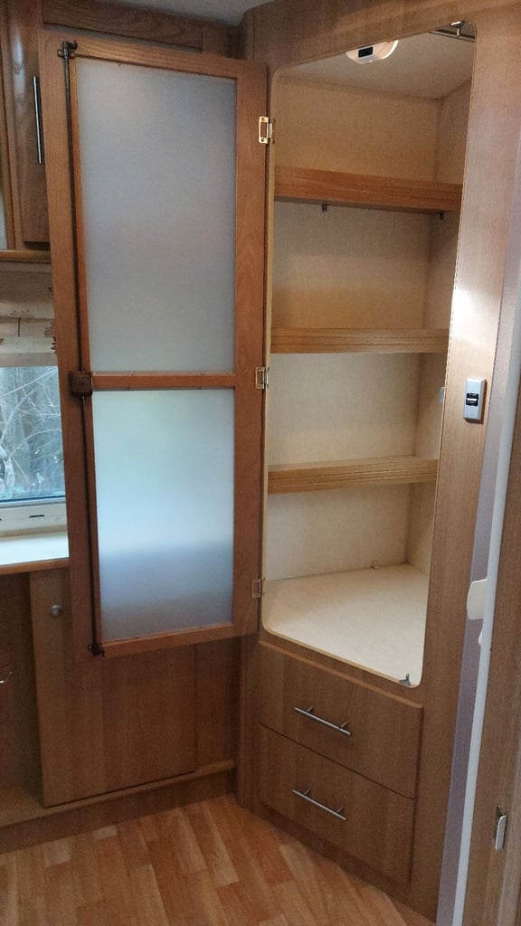 2008 Coachman VIP 520 4 Berth