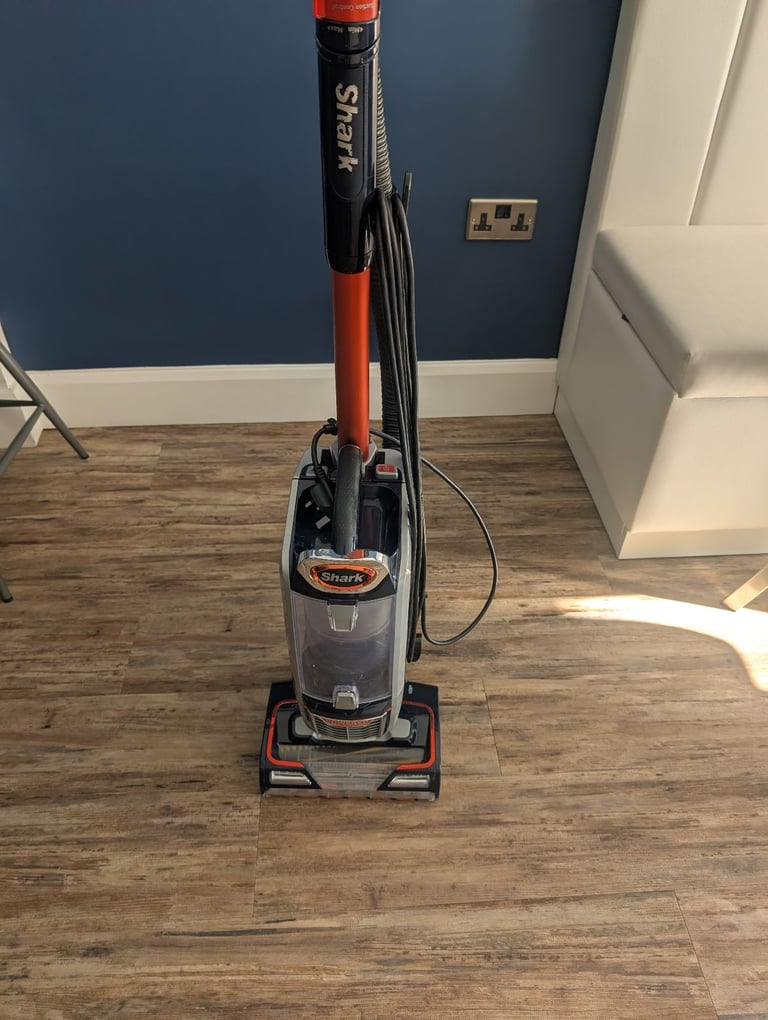 Shark lift away with anti wrap tech vacuum cleaner 