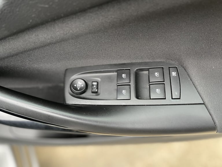 VAUXHALL ASTRA 1.4 i SRi 2017