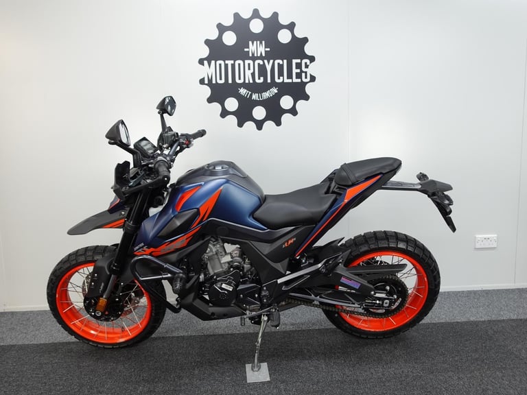 Zontes ZT125-U1 LCD. Stunning Hypermotard 125cc. Keyless & More!