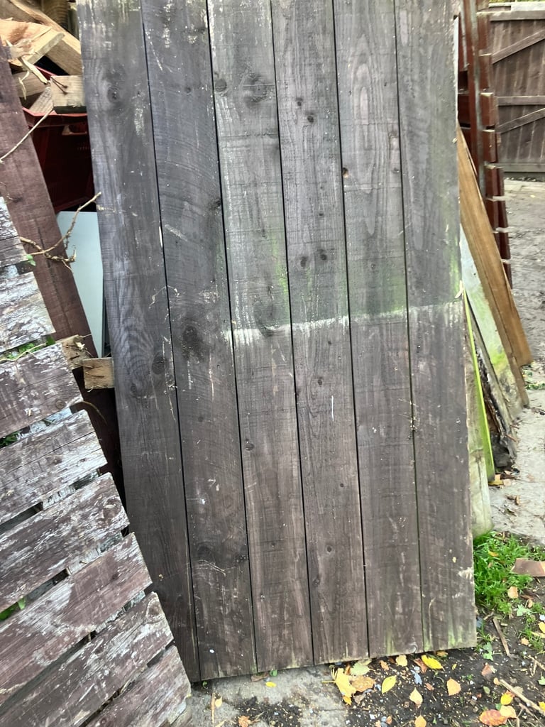 Fencing/ wood free to collect 