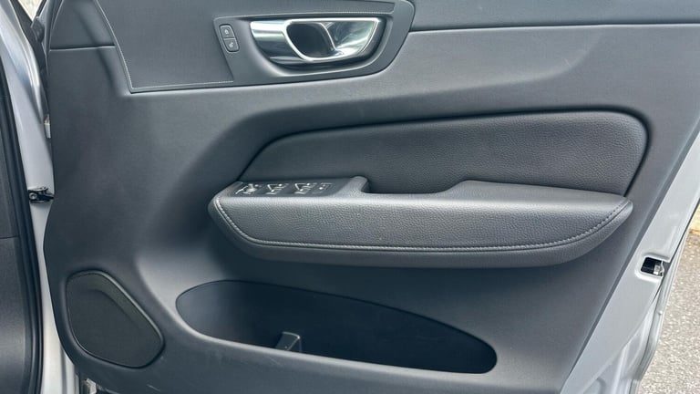 2021 Volvo XC60 2.0 B4D Momentum 5dr AWD Geartronic ESTATE DIESEL Automatic