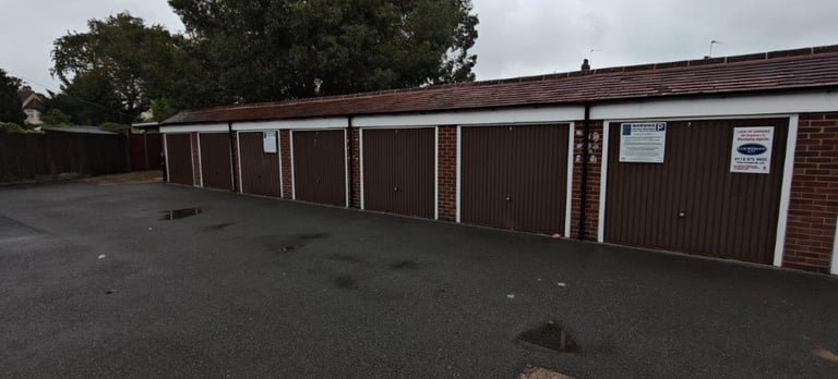 Garage/Parking/Storage to rent: Park Way, Feltham TW14 9DH