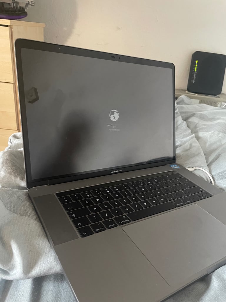 MacBook Pro READ DESCRIPTION 