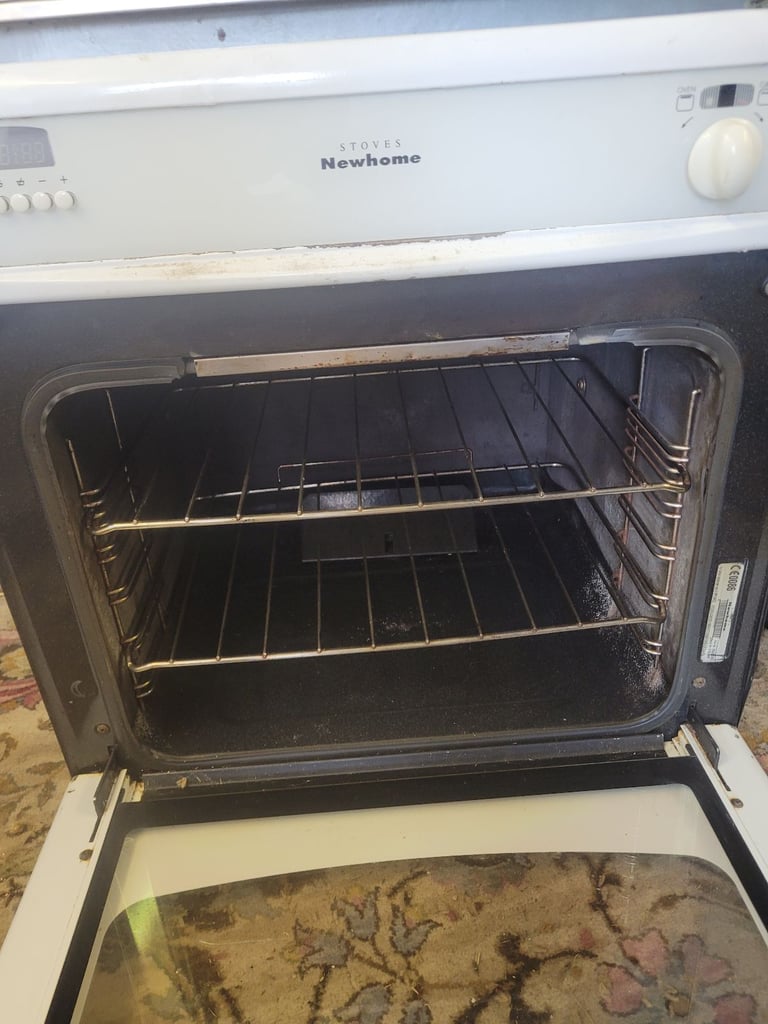 Caravan or narrow boat cooker