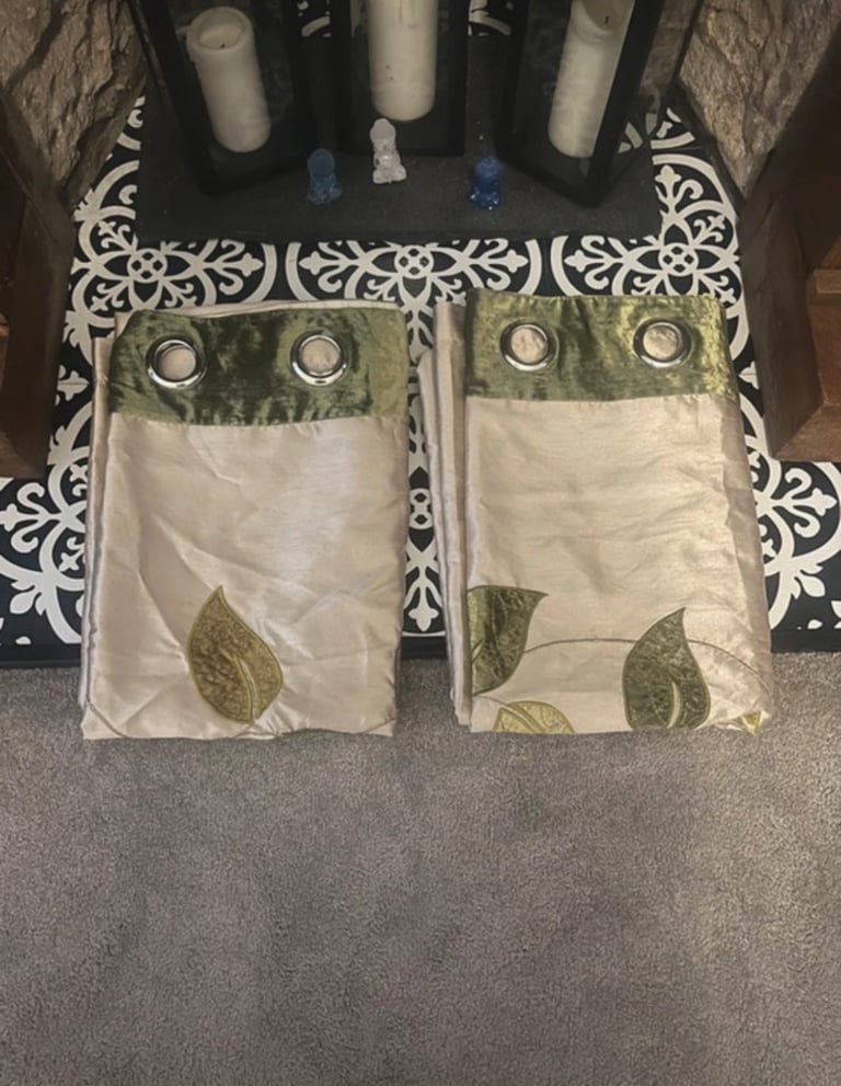 'Dreams and Drapes' pair of eyelet curtains (5ft 10 drop)