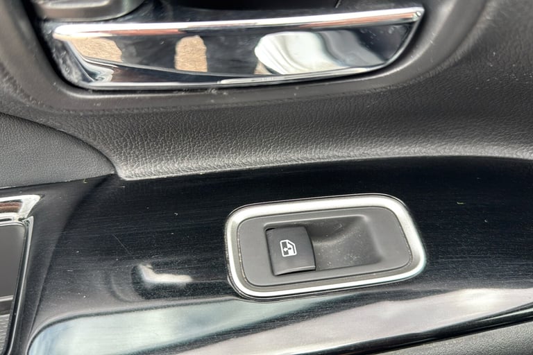  Mitsubishi Outlander PHEV 2.0h 12kwh 4hs Suv 5dr Petrol Plug In Hybrid CVT 4wd