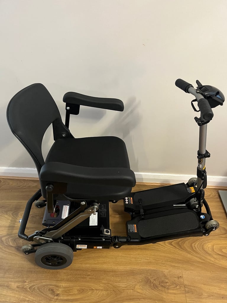 Freerider Luggie Elite folding mobility boot scooter immaculate with arm rests led battery display 