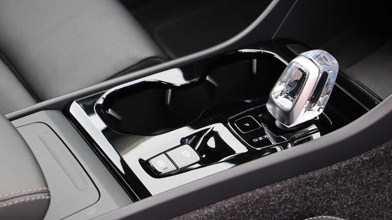  Volvo XC40 B4 (P) Ultra Bright (Sunroof, Harman Kardon, 360 Camera) Petrol/Electric Hybrid Autom...