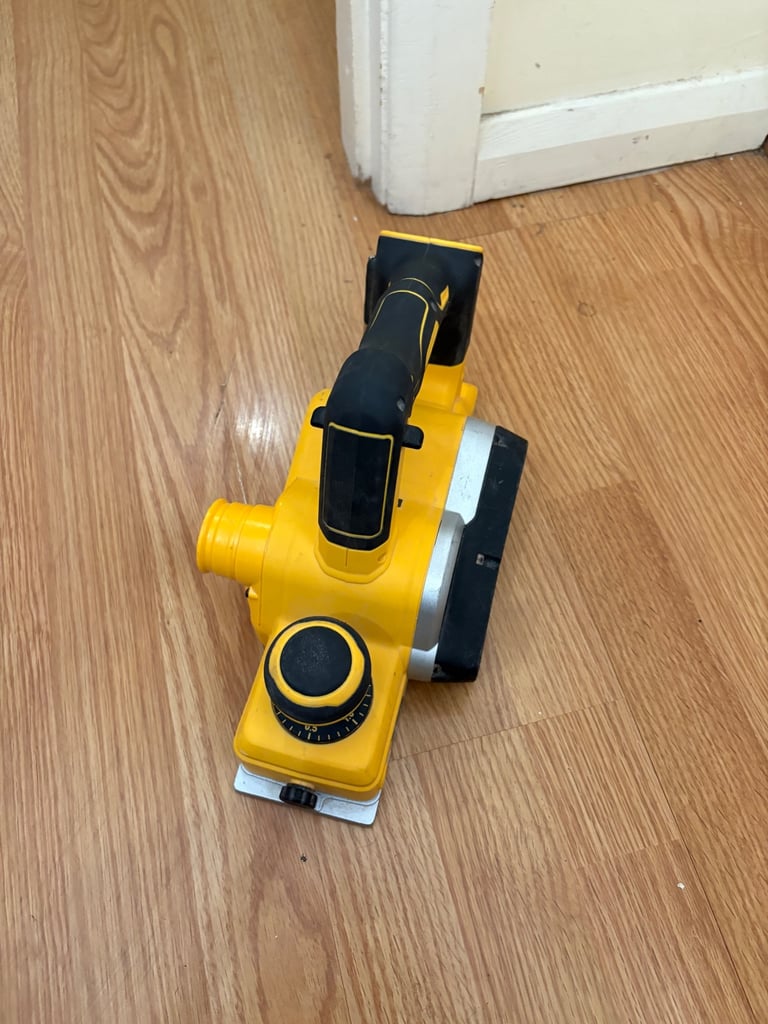 18 volt brushless dewalt planer 