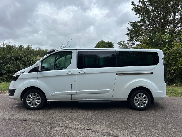 FORD TRANSIT TOURNEO LIMITED 9 SEATER MINIBUS 2015 LWB LONG MOT FULL SERVICE HISTORY