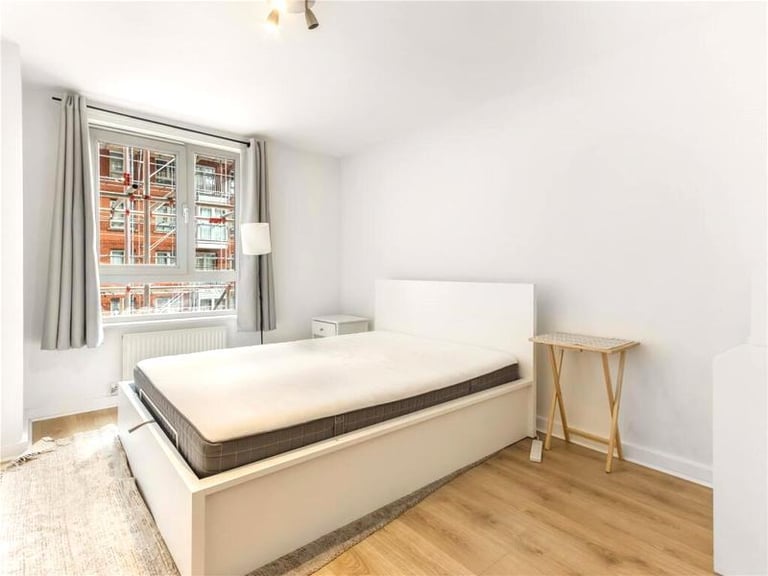 🏠 Bright and spacious room available in Canning Town 