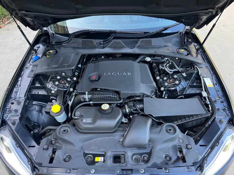 Jaguar XJ Portfolio, 3.0 Diesel V6, 275bhp, huge spec, luxury saloon with 12 months MOT, private reg