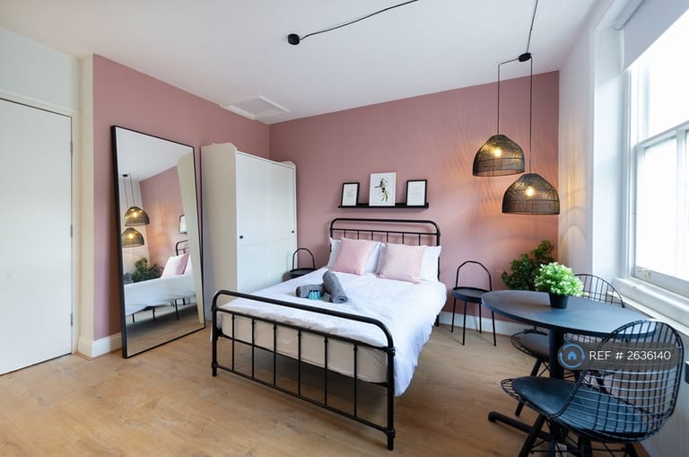 Studio flat in Kensington Gardens Square, London, W2 (#2636140)