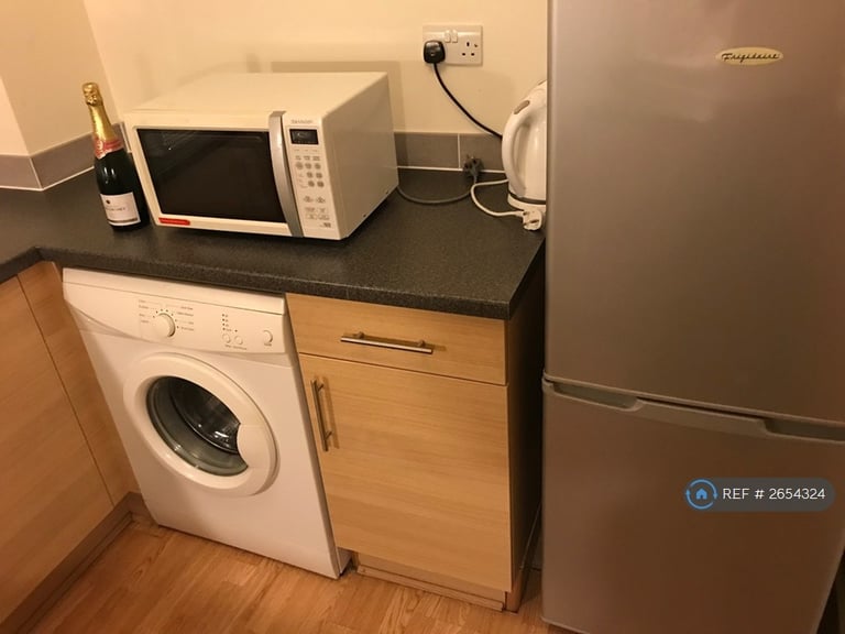 1 bedroom flat in The Crescent, Bristol, BS1 (1 bed) (#2654324)