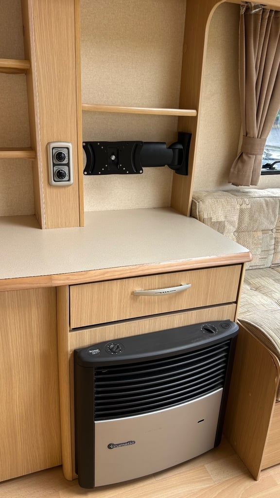 Swift Abbey Vogue 460, 2008 - 2 Berth Caravan with Motor Mover