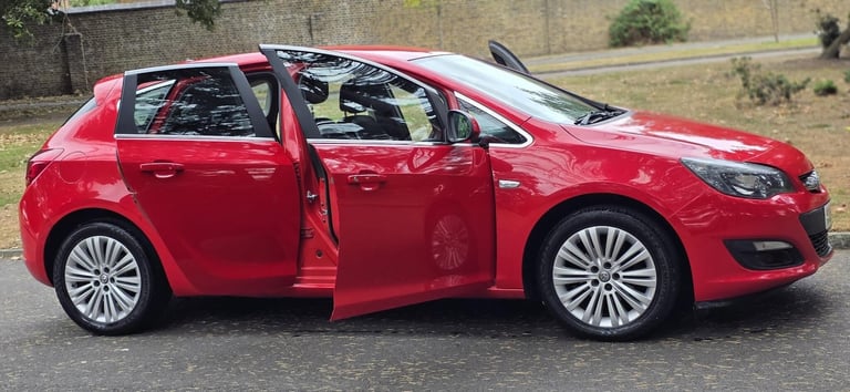 2015 Vauxhall Astra 1.6i Excite Euro 6 5dr HATCHBACK Petrol Manual