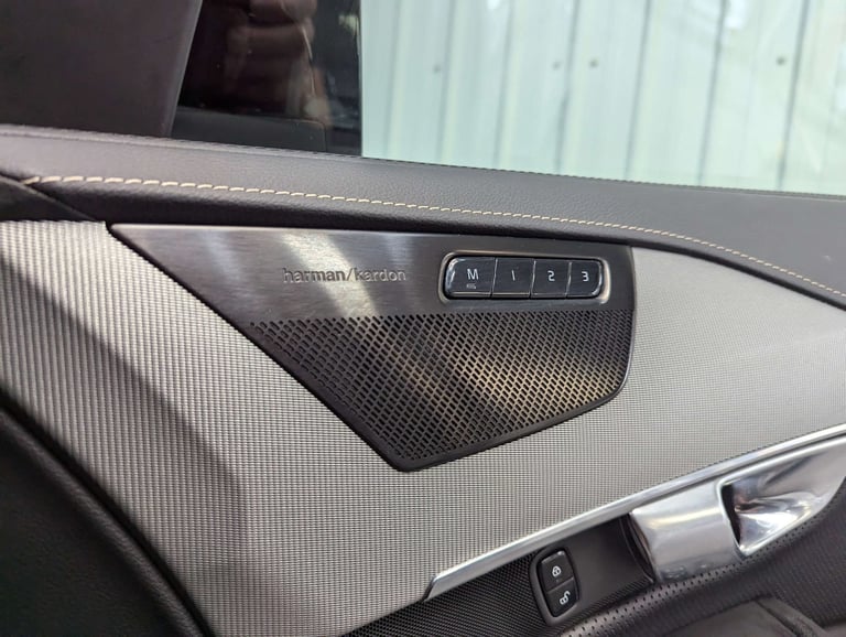 2022 Volvo XC90 2.0 XC90 R-Design B5 MHEV AWD Auto 4WD 5dr SUV Hybrid Automatic