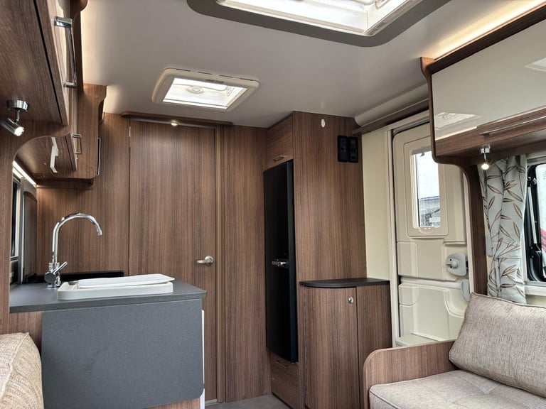 2019 Bailey Unicorn Cabrera (Rear Island Fixed Double Bed) Powrtouch Motor Mover