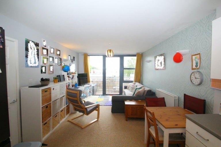 Hane Estate Agents offer a 1 bedroom 2nd floor flat within a modern block with lift access
