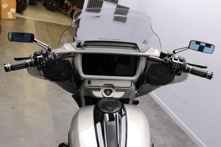 2023 Harley-Davidson FLHXSE CVO Street Glide in Dark Platinum