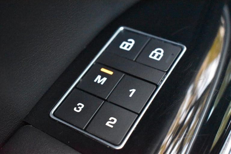 2021 Land Rover Range Rover Sport HSE SILVER+Panoramic Roof and Electric Deployable Tow Pack Esta...