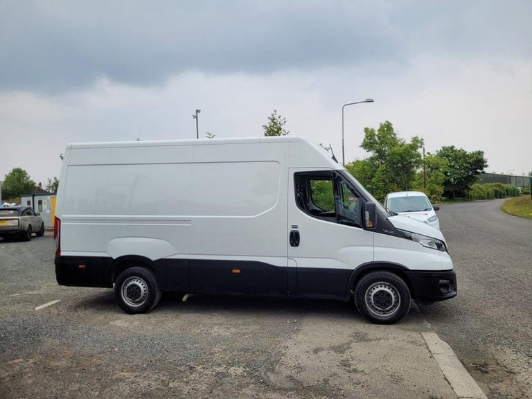 2023 ON 23 PLATE IVECO DAILY 35 S14B MWB 2300CC 135BHP DIESEL VAN 30K ULEZ FREE 