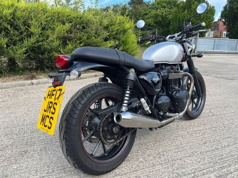 2017 17 TRIUMPH BONNEVILLE STREET TWIN 900 SILVER RETRO NAKED HPI CLEAR
