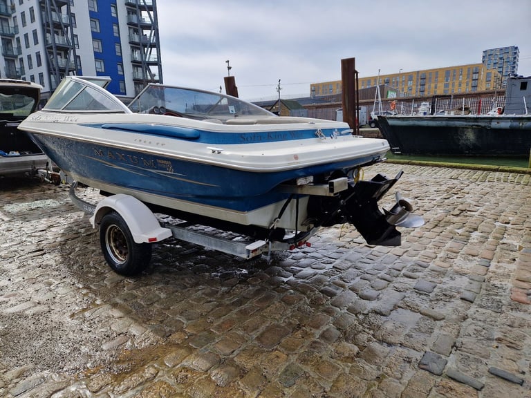 Speed boat bow rider maxum 19s