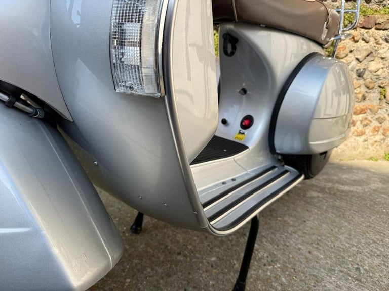 PIAGGIO VESPA - 2016 Petrol Manual in Grey